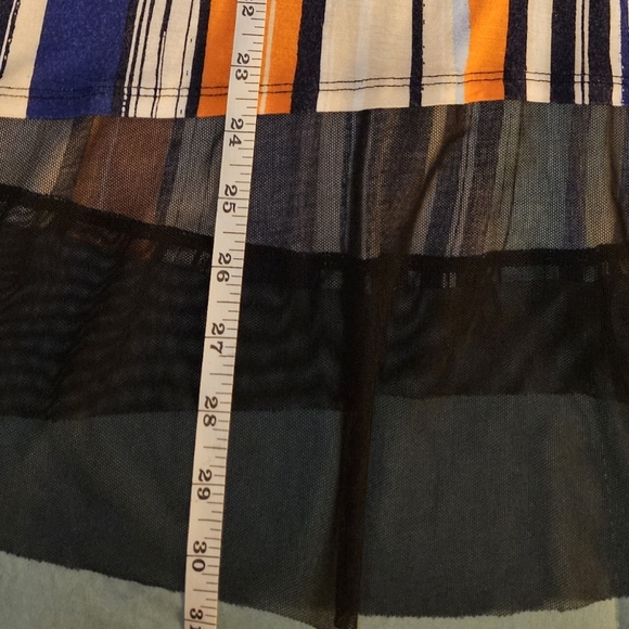 Jennifer Lopez sleeveless top - Picture 8 of 8